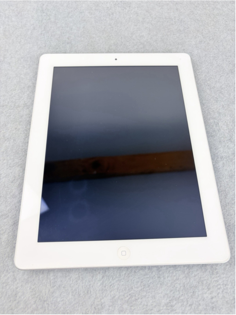 APPLE iPad 4th Gen A1416 16GB Wi-Fi 9.7” Silver Passcode Locked Clean